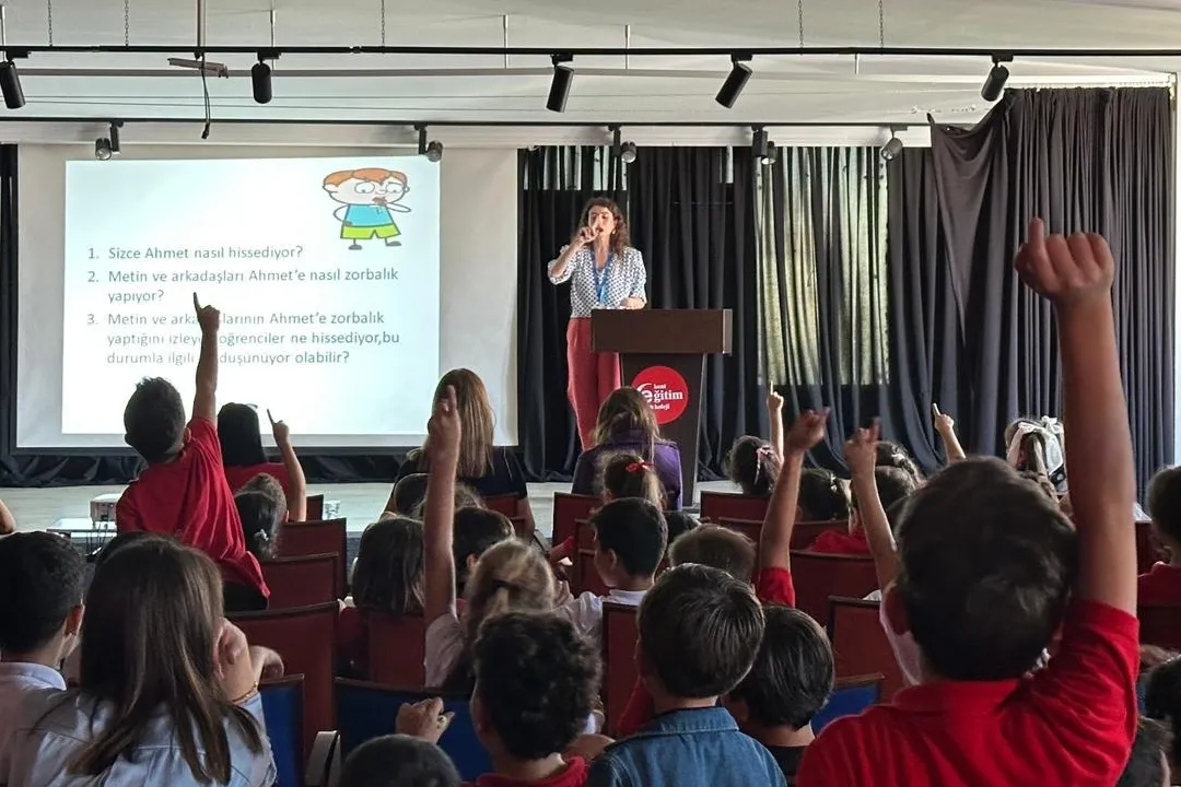İstanbul Bakırköy Belediyesi’nden öğrencilere “Akran Zorbalığı” eğitimi