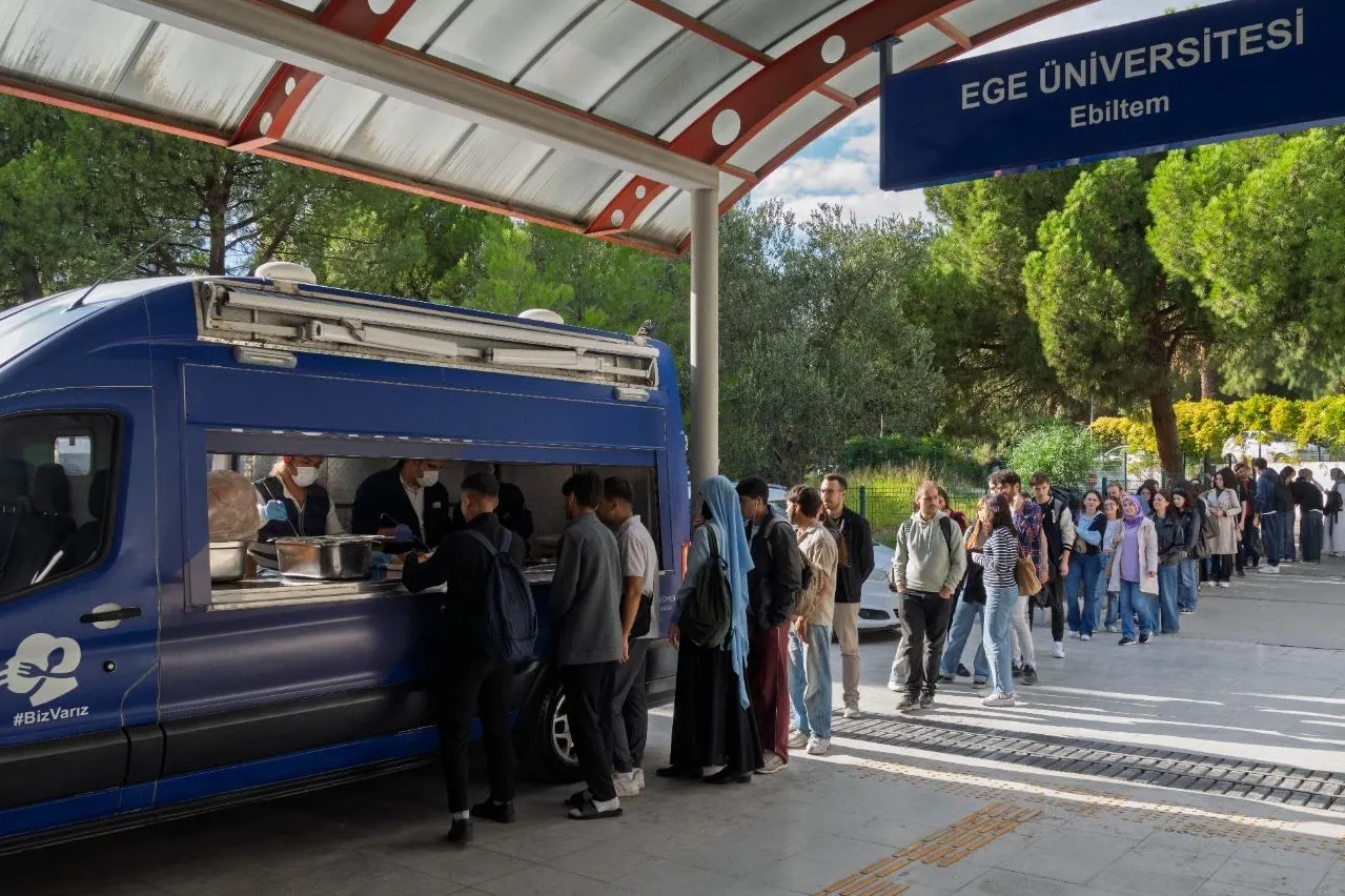İzmir’de anne eli lezzetinde ücretsiz yemek