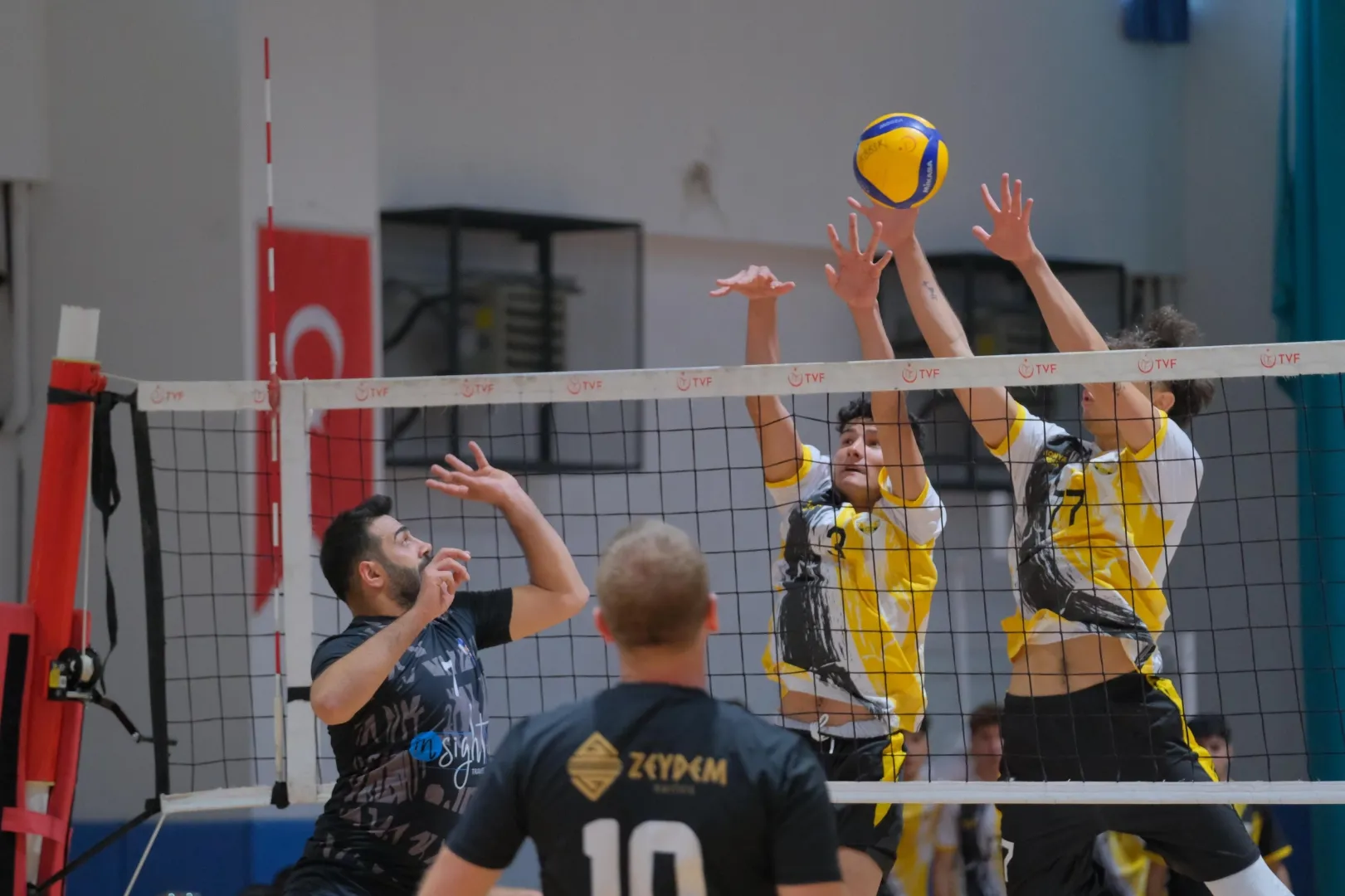 Konya Büyükşehir filede sezona galibiyetle başladı