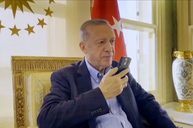 Cumhurbaşkanı Erdoğan, partisinin kampına telefonla bağlandı