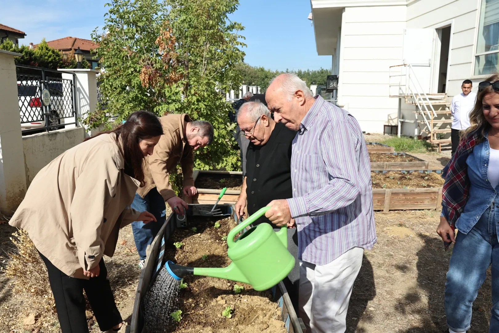 Bursa Nilüfer’de yaşlıların ellerinden toprağa can suyu