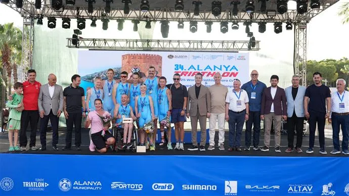 34. Uluslararası Alanya Triatlonu Nefes Kesici Mücadelelerle Tamamlandı