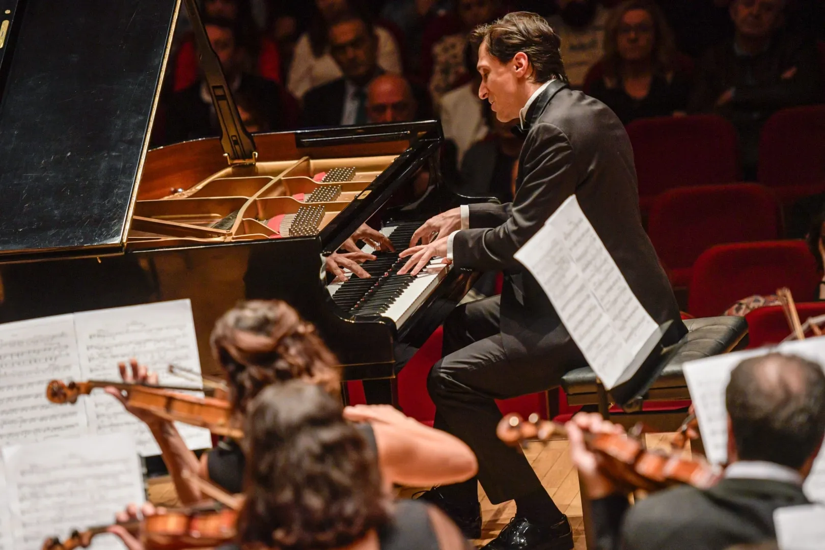 İzmir Oda Orkestrası yeni sezona kapalı gişe başladı