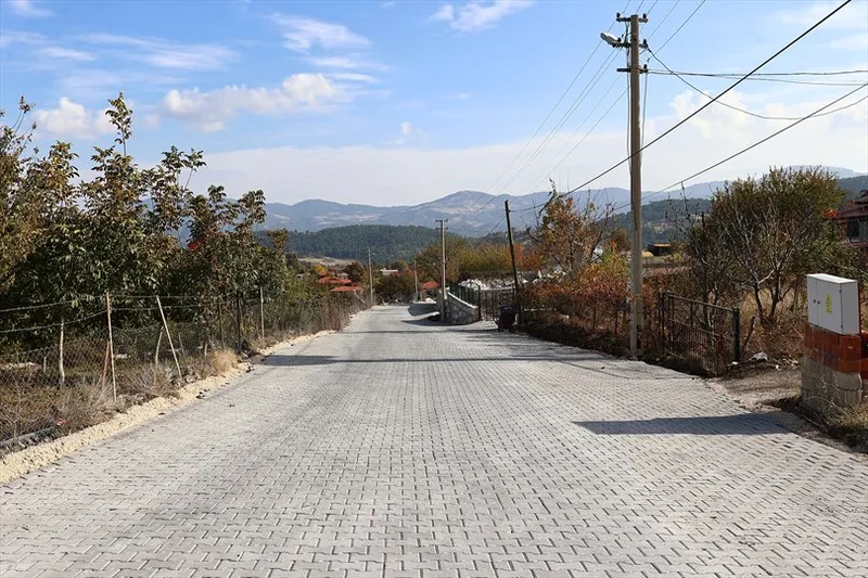 Denizli Büyükşehir Belediyesi Cumhuriyet ve Kocapınar Mahallelerinde Kilit Parke Çalışması Başlattı