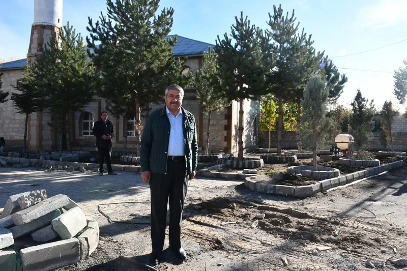 Alparslan Camii Çevresinde Kaplama Çalışmaları Tamamlandı