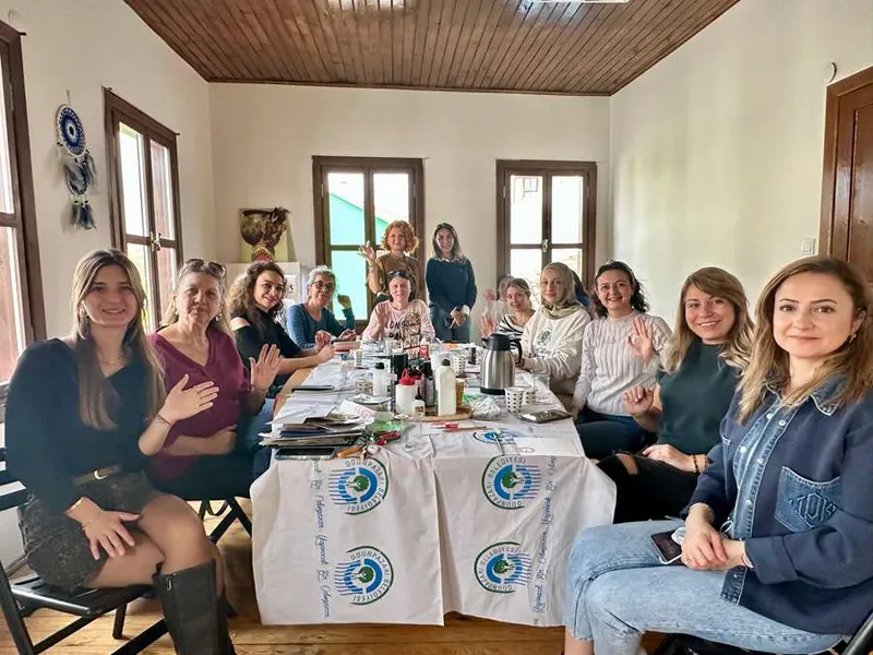 Frida Atölyesi Geri Dönüşüm Malzemelerinden Küpe Yapımına Odaklandı