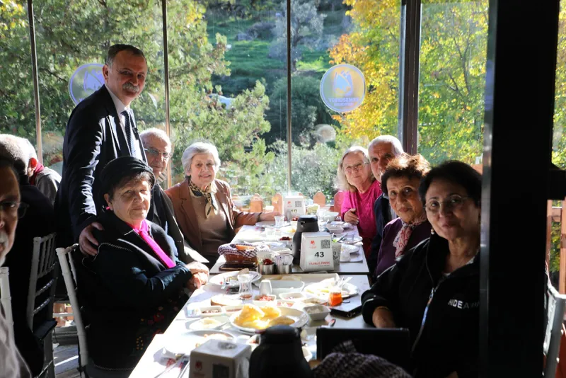 Yunusemre Belediye Başkanı Balaban, Öğretmenler Günü