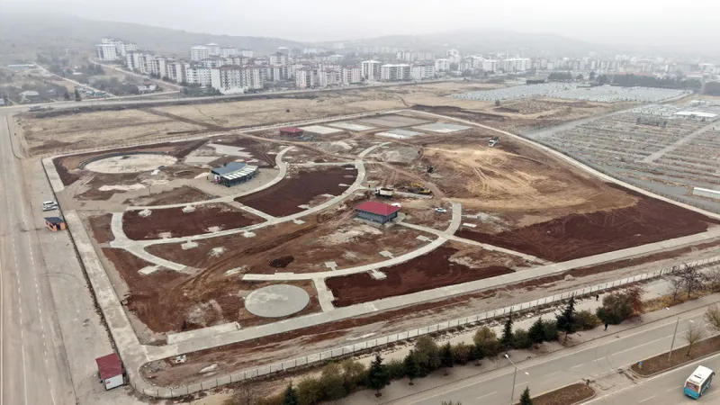 Afşin Millet Bahçesi Deprem Sonrası Yenilenerek Yeniden Hayat Buluyor