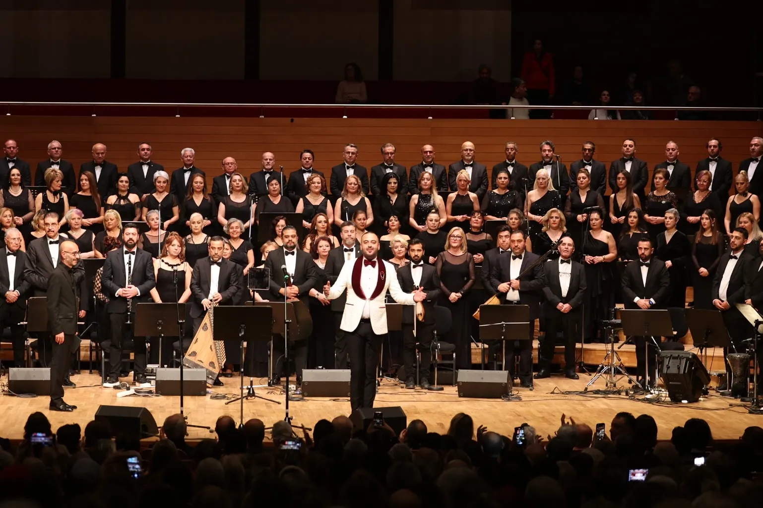 İzmir Korosu ‘Sonbahar Şarkıları’yla yüreklere dokundu