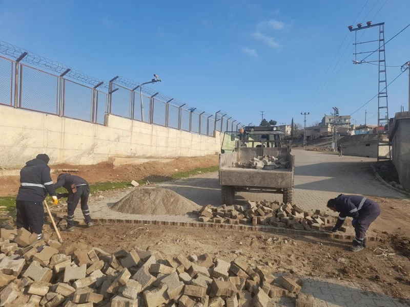 SİİRT BELEDİYESİ FEN İŞLERİ MÜDÜRLÜĞÜ YOL TADİLAT ÇALIŞMALARINA DEVAM EDİYOR