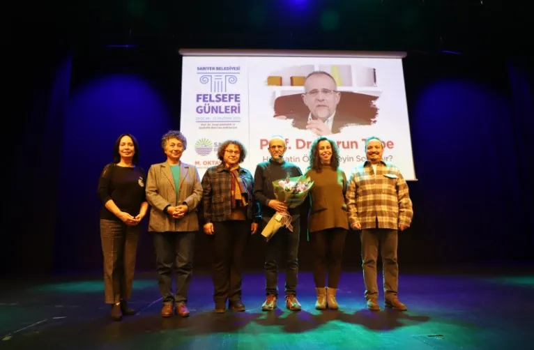 Felsefe Hakikate Sahip Olmadan Hakikatin Peşinde Koşmaktır