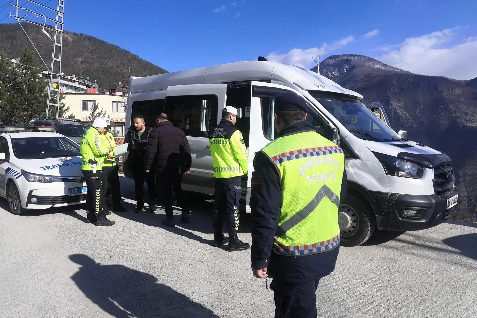 Artvin’de trafik denetimlerine devam