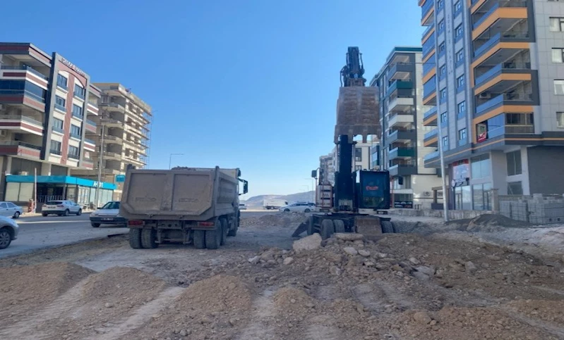 FEVZİ ÇAKMAK BULVARI’NDA SICAK ASFALT HAZIRLIKLARI SÜRÜYOR