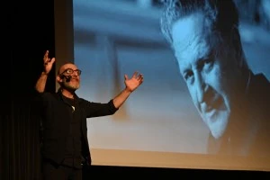 ŞİİRLERİN HİKAYELERİ DİNLEYİCİLERİ BÜYÜLEDİ