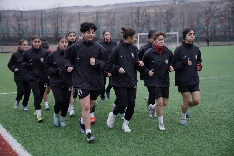 DBB Kadın Futbol Takımı iddialı geliyor