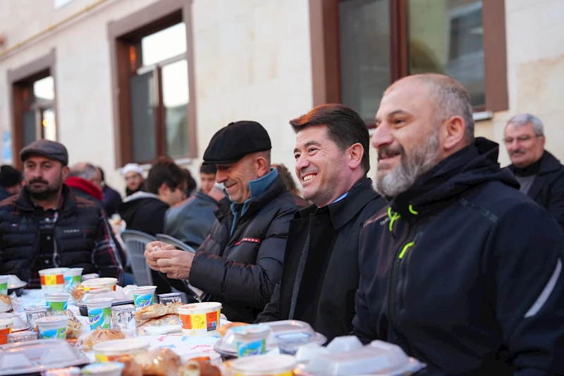 Başkan Kaya, Kaymaklı Mahallesi sakinleriyle birlikte iftar yaptı