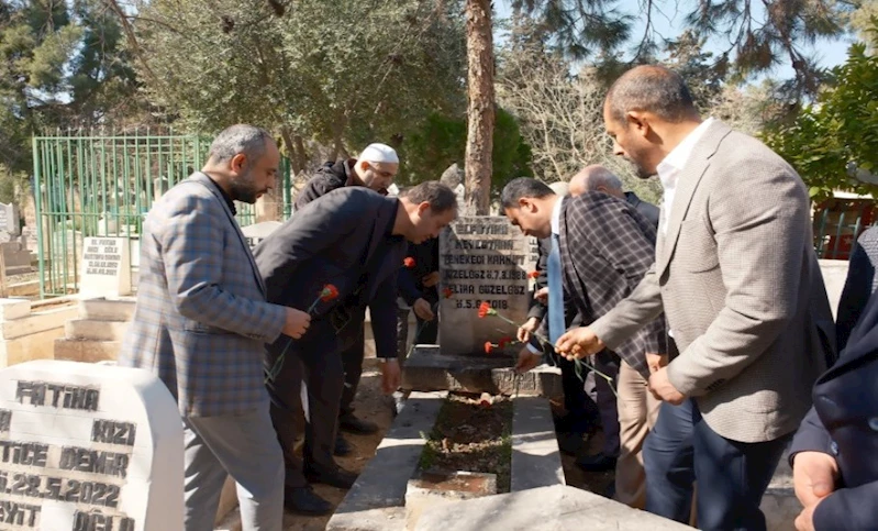 GAZELHAN TENEKECİ MAHMUT MEZARI BAŞINDA ANILDI