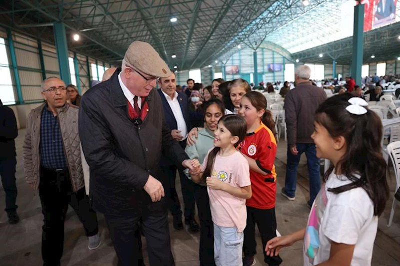 BAŞKAN KURT, 75.YIL MAHALLESİ’NDE BİNLERCE VATANDAŞLA BULUŞTU