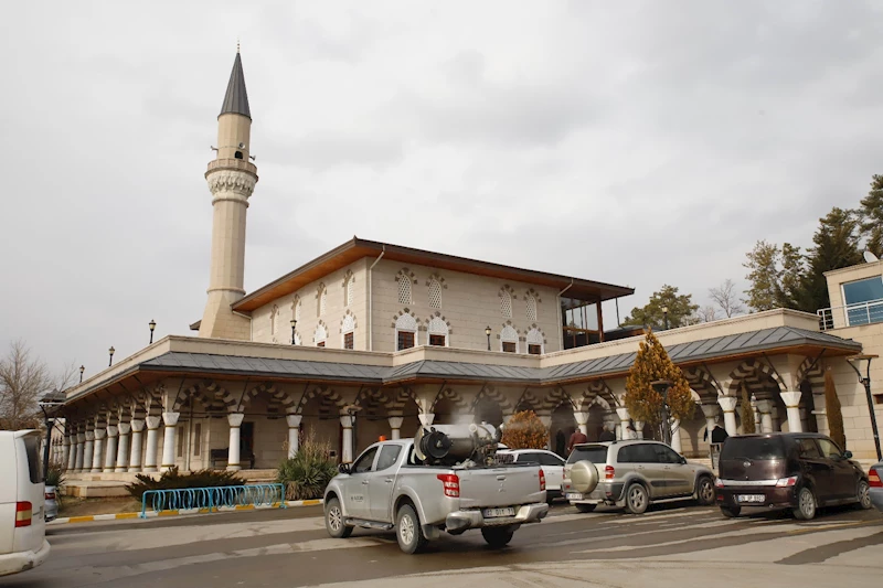 AKSARAY’DA CAMİLER, KÜLLİYELER VE CADDELER GÜL KOKUSUNA BÜRÜNDÜ