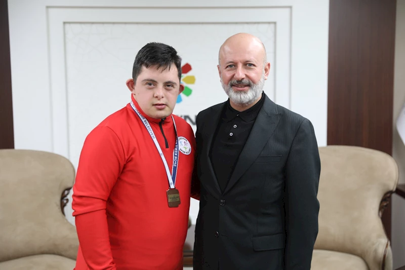 KOCASİNAN SPORCUSU MEHMET TAŞDEMİR, DOWN FUTSAL AVRUPA ŞAMPİYONASI İÇİN HAZIRLANIYOR