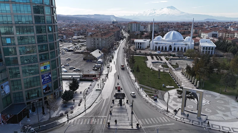 BEDİÜZZAMAN CADDESİ’NDE KAPSAMLI YENİLEME ÇALIŞMALARI SÜRÜYOR