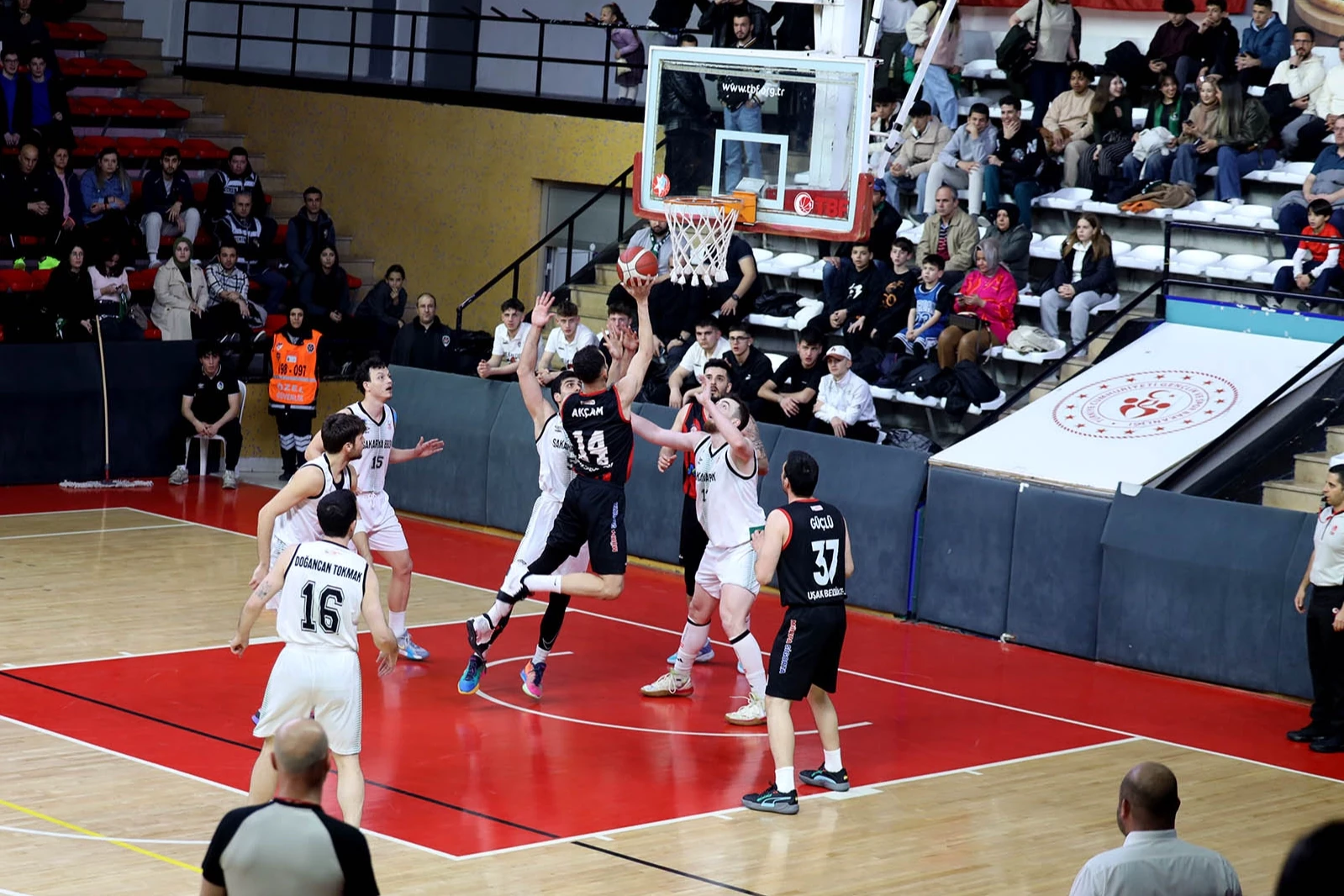 Play-Off serisinde durum eşitlendi