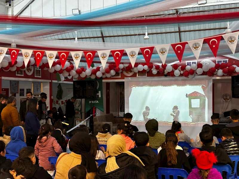 Kahta Belediyesi Ramazan Çarşısında Hacivat-Karagöz Gölge Oyunu Yoğun İlgi Gördü