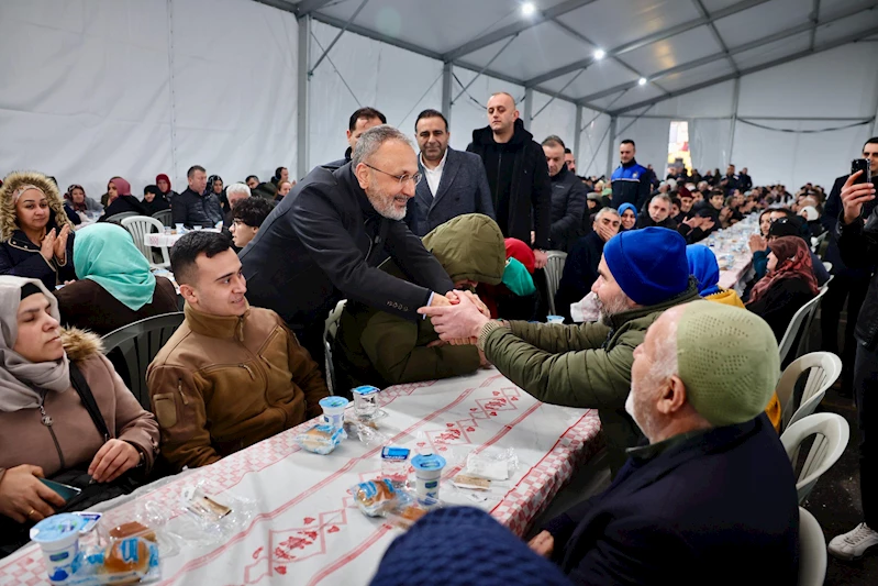 Binlerce vatandaş Eyüpsultan’da dev iftar sofrasında buluşuyor