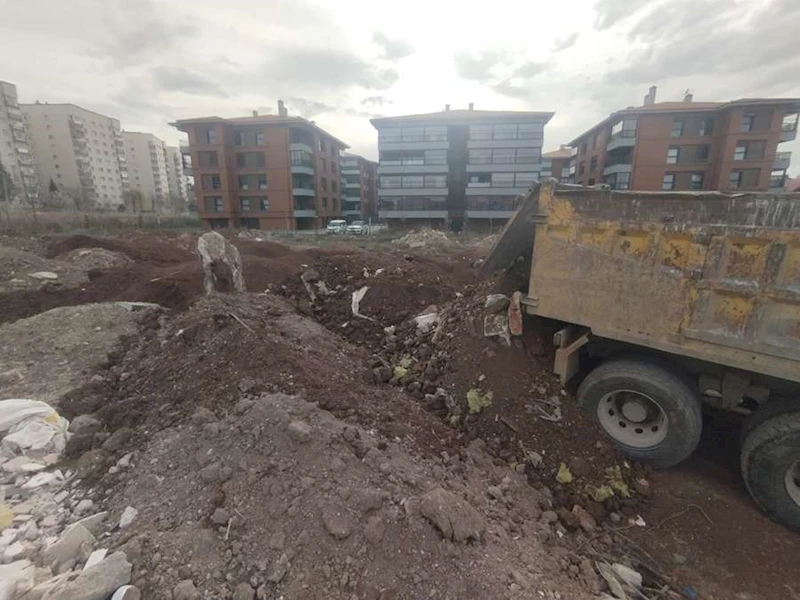 ODUNPAZARI BELEDİYESİ KAÇAK HAFRİYAT DÖKÜMÜNE GEÇİT VERMİYOR