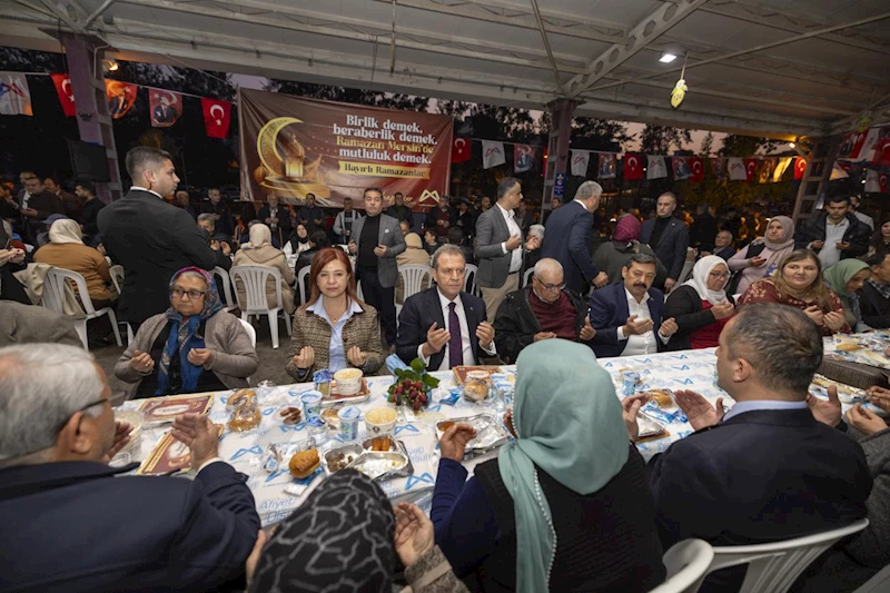 Başkan Vahap Seçer, İftar Sofrasında Erdemli Halkı İle Buluştu