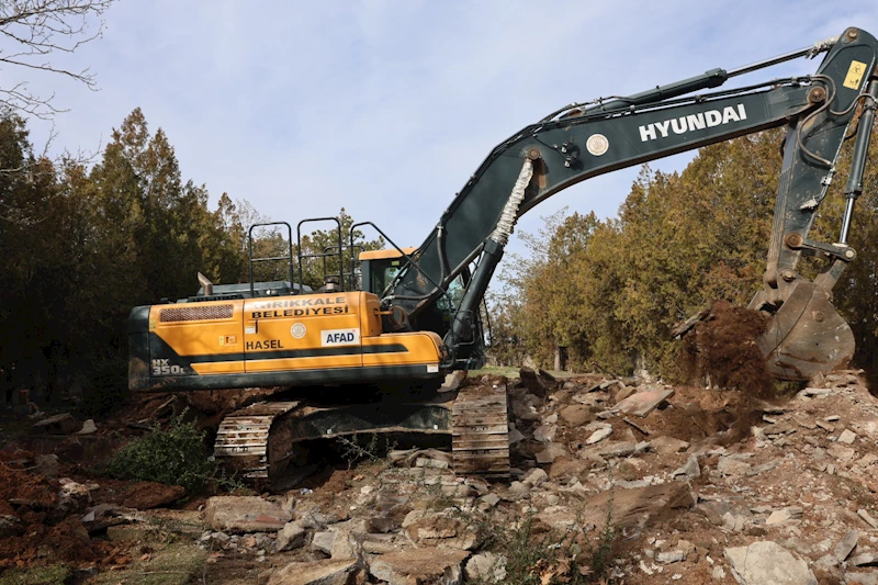 KALETEPE’NİN ATIL DURUMDAKİ PARKI YENİLENİYOR