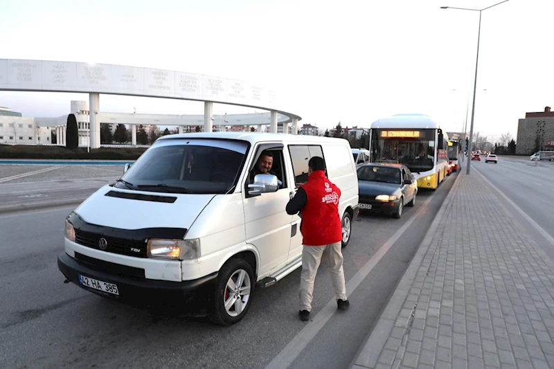 KARATAY GENÇLİK MECLİSİ’NDEN “İFTARA 5 KALA” İKRAMI