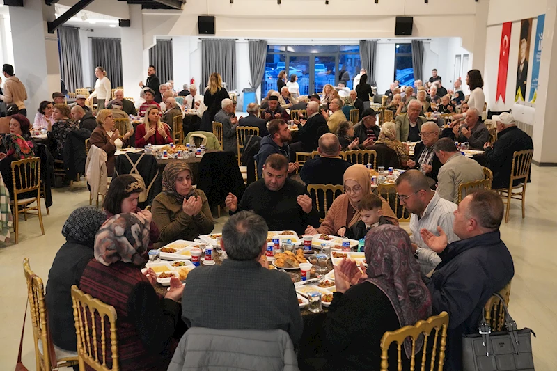 METİN ÖZÖĞÜT SAKİNLERİ İFTARDA BULUŞTU