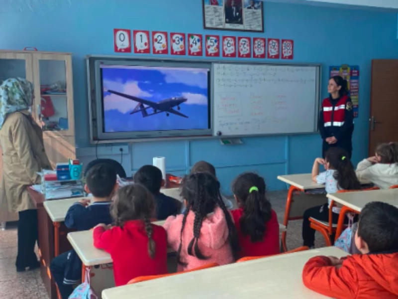 Giresun Jandarmasından Öğrencilere 