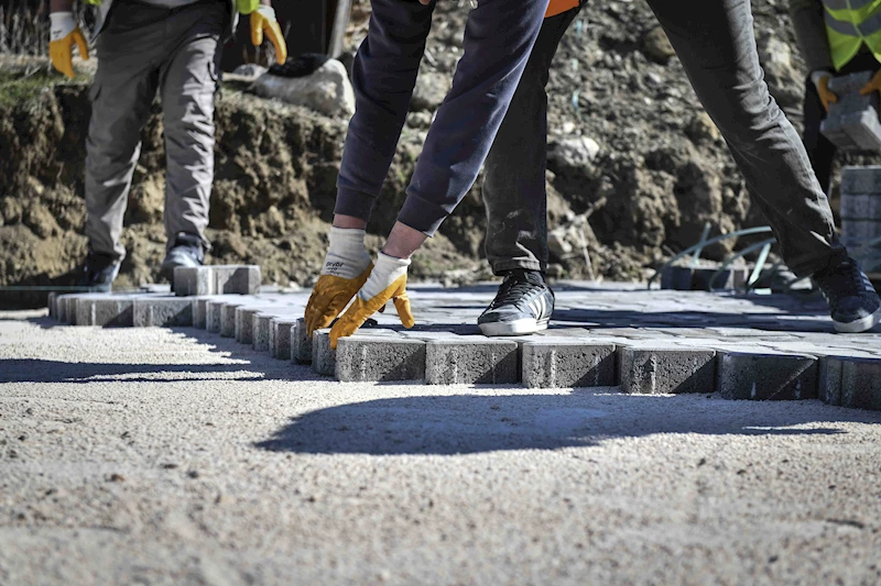 ABB’DEN KIRSAL İLÇELERE 550 BİN METREKARE KİLİTLİ PARKE TAŞI