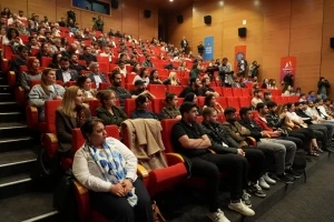 Gençler sordu, Eş Başkan Bucak yanıtladı