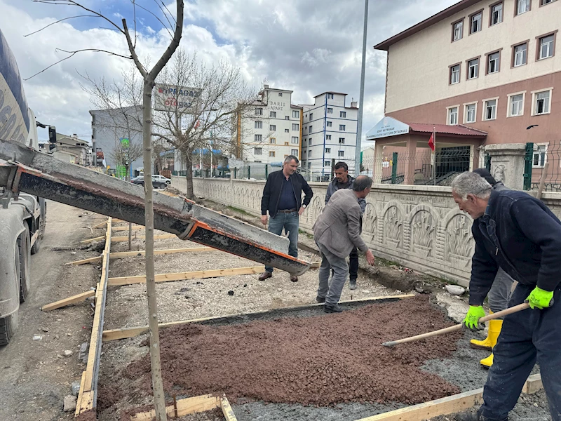 Menderes Bulvarı’nda Kaldırım Çalışmaları Başladı