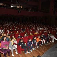 Tiyatro perdesi çocuk ve gençler için açıldı