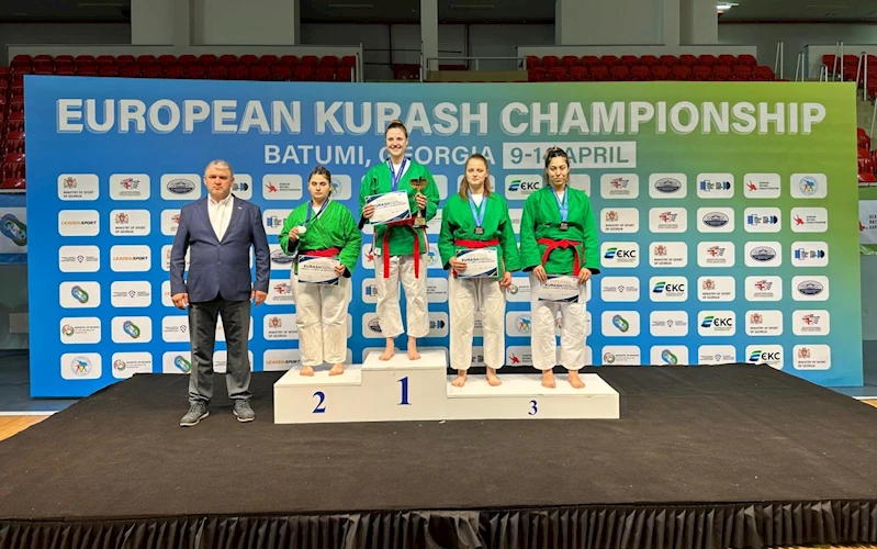 Ece Zurnacı Gürcistan’da Türk Bayrağı’nı dalgalandırdı