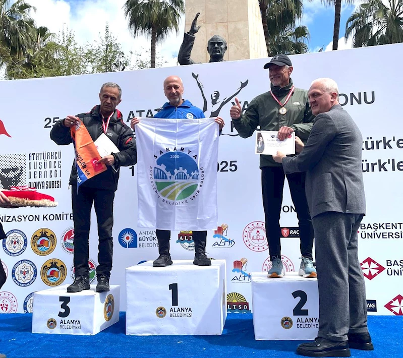 Büyükşehir başarılı atleti Ali Turan Alanya’da zirveye yükseldi