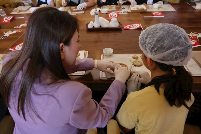 GASTRONOMİ EVİ MİNİK YÜREKLERE IŞIK OLDU