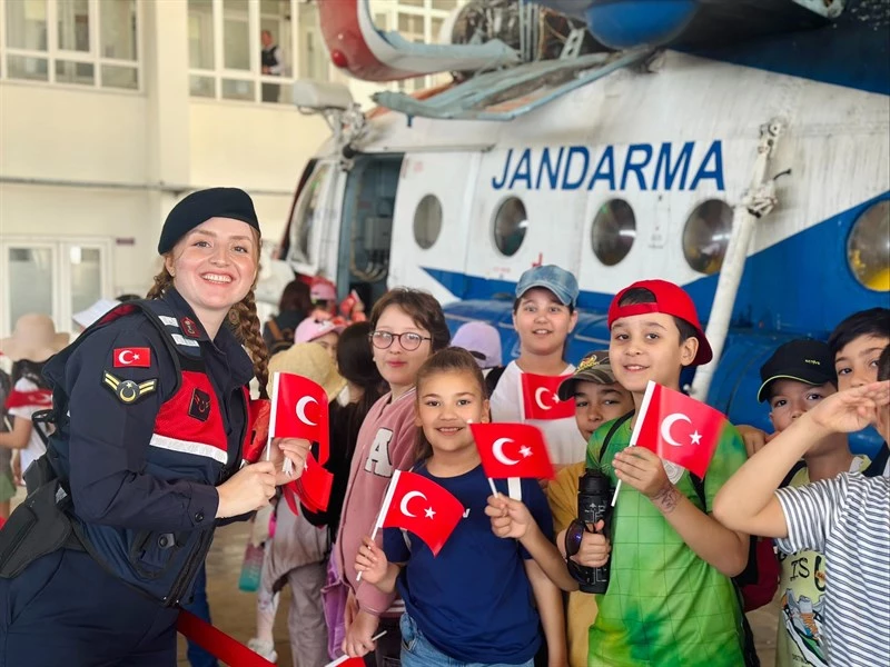 Aydın Jandarması Öğrencileri Helikopter Filo Komutanlığı’nda Ağırladı