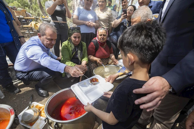 Başkan Seçer, Mezitli Belediyesi’nin ‘Mezitli Yöresel Birlik, Beraberlik ve Dayanışma Sofrası’ Etkinliğine Katıldı