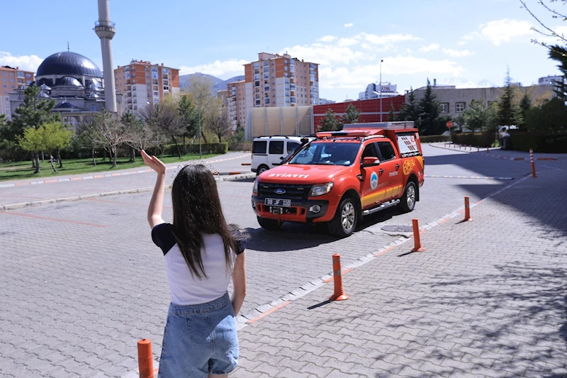 Büyükşehir, Aleyna’nın İtfaiye Sevgisini Doğum Gününde Taçlandırdı