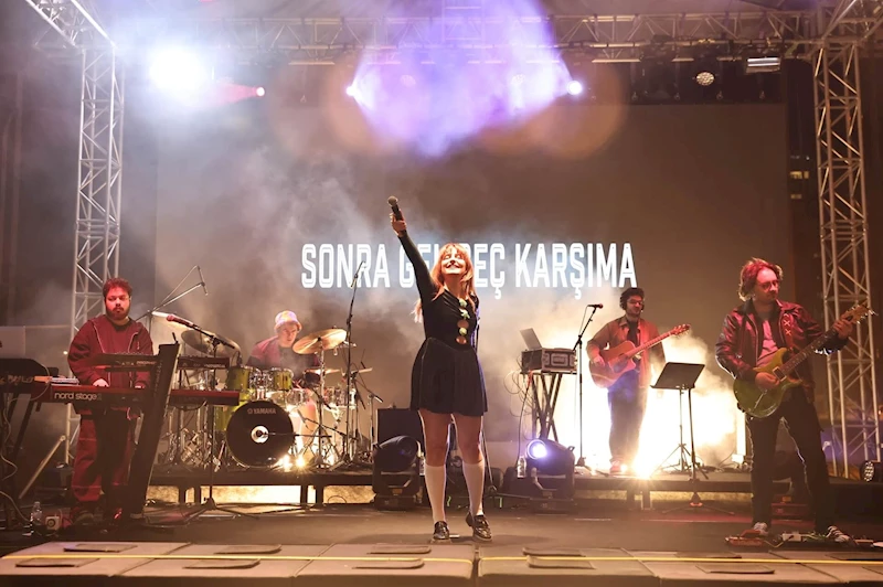 Liseli gençler müzik yeteneklerini sergiledi