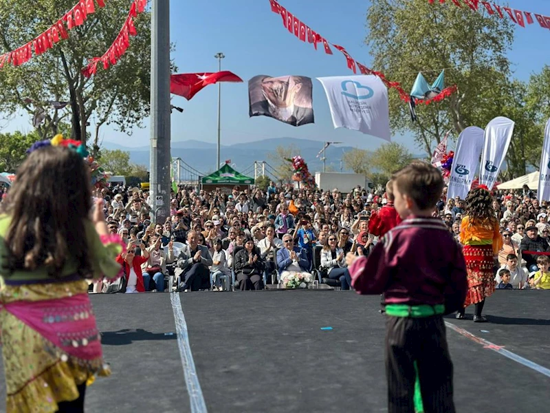 Bayramlarımızı coşkuyla kutluyoruz.