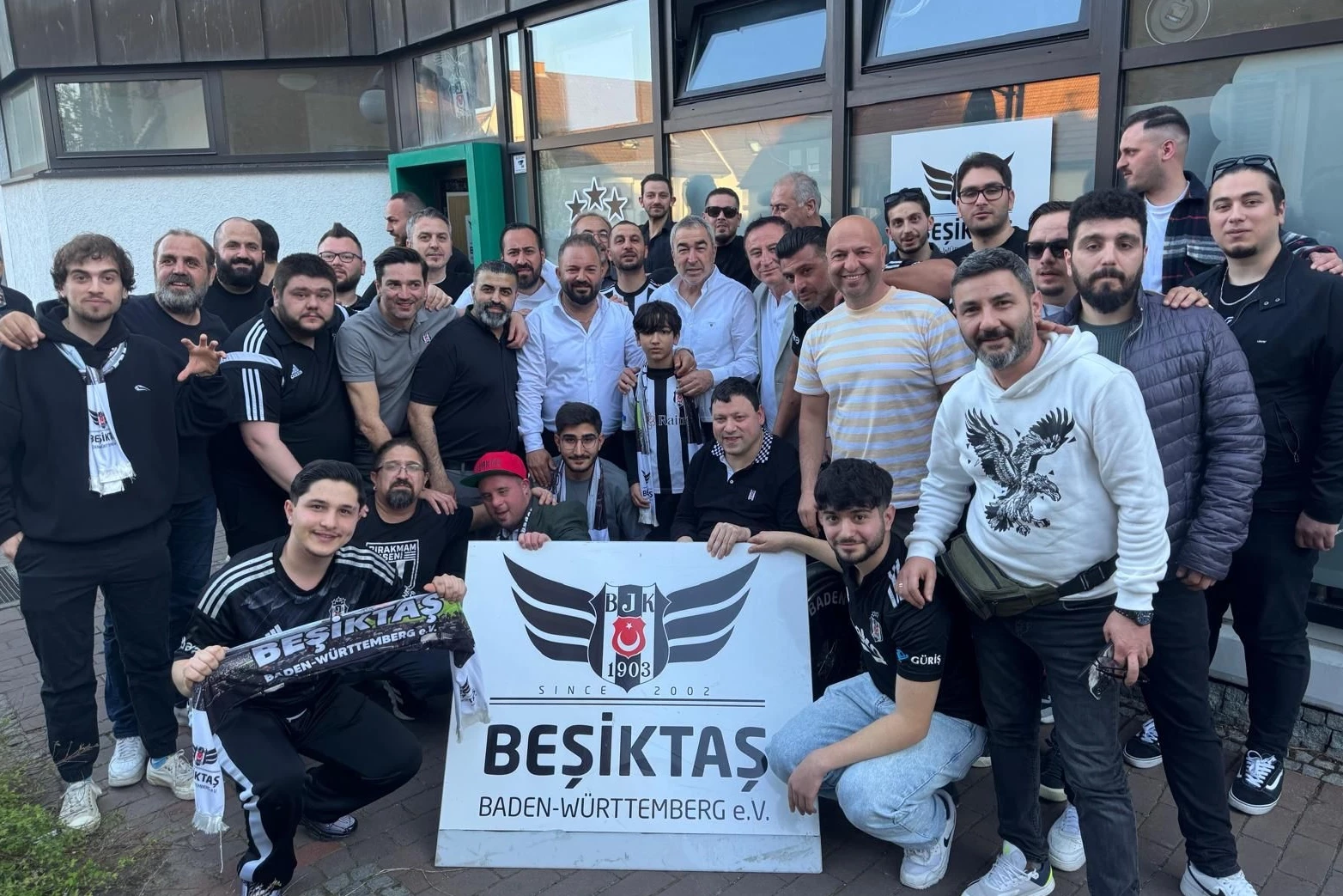 Samet Aybaba Stuttgart’ta taraftarlarla buluştu... Almanya’da Samet Aybaba fırtınası