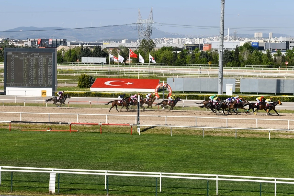 Mustafakemalpaşa adını taşıyan ilk koşu tamamlandı