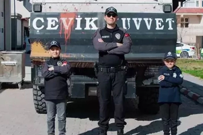 Çocuk polislerle 23 Nisan