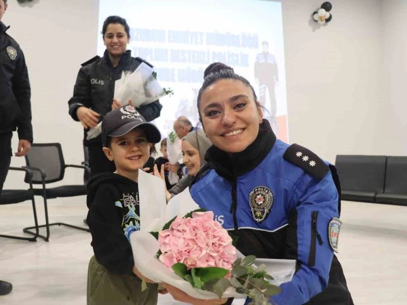 Polisten Çocuklara Sürpriz Ziyaretler Gerçekleştirildi